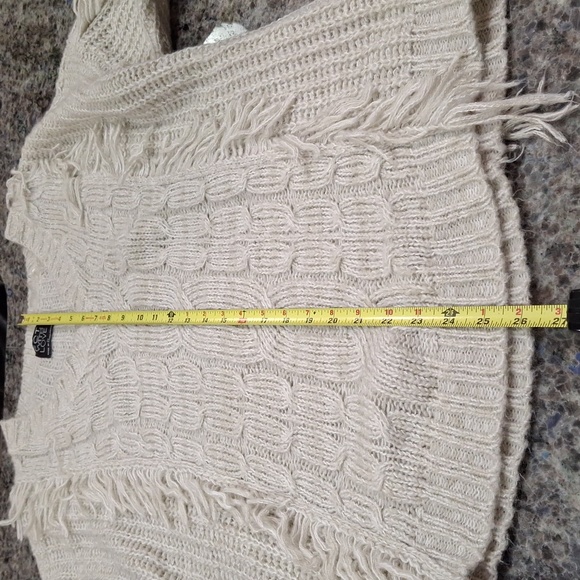 "FCY WITH LOVE" SZ. 2x, 100%acrylic, off-white, cable-knit, fringed sweater. - Picture 16 of 16